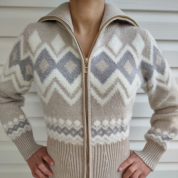 Tahari Sweaters - Tahari Women's Beige-White-Gray Patterned Zippered Sweater (Size Small)